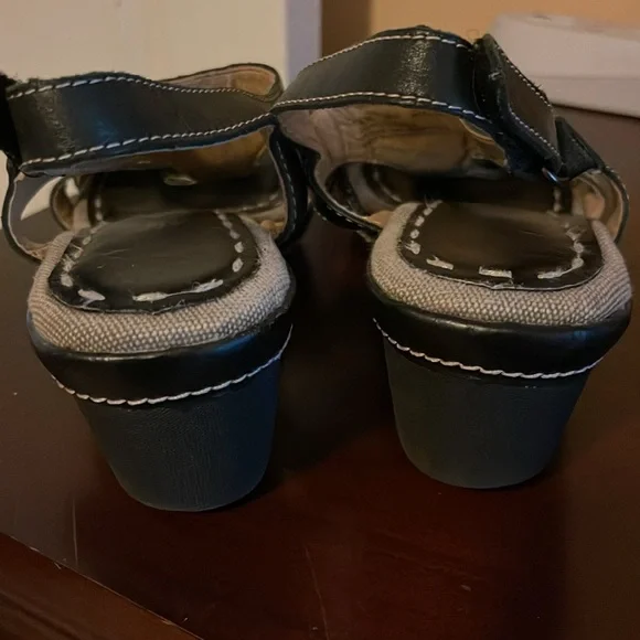 Naturalizer Wedge Sandals - Picture 3 of 4